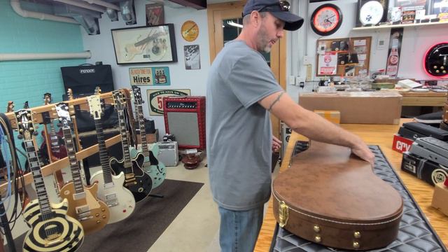 Unboxing Five Boxes of Guitar stuff... What is it? смотреть онлайн