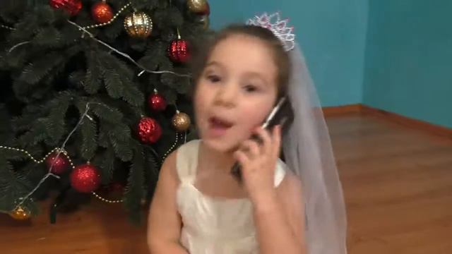 Пять  малышей прыгают на кровати