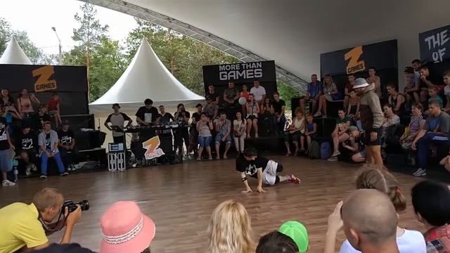 Как нужно танцевать. Брэйк Данс батл. Sam & Caps. Мариуполь 2018 смотреть онлайн