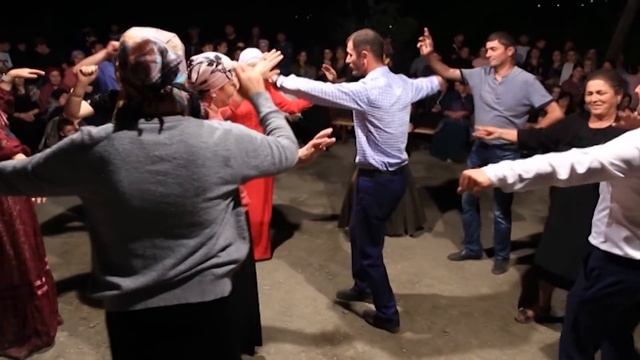 бабушка танцует на свадьбе внука. свадьба в дагестане новинка ??? смотреть онлайн