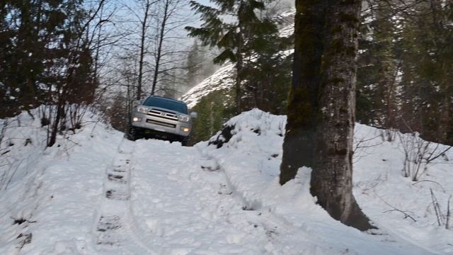 Offroad adventure to snowy Squamish Valley (BC Canada) in 4th gen Toyota 4Runners смотреть онлайн