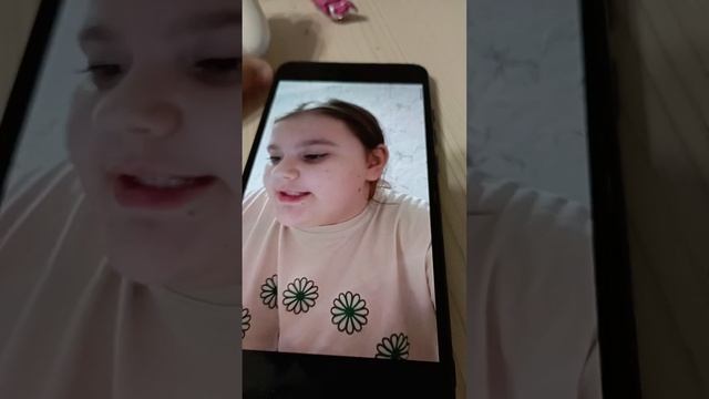 я показала что в моём телефоне смотреть онлайн