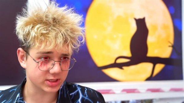 Королевская Семья VS Семья Вампиров! Принцесса Стала Вампиром || @EasyLand777