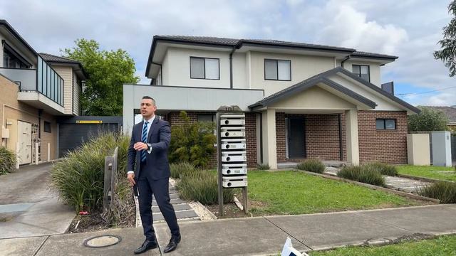 Live Auction: 6/101 Barton Street, Reservoir смотреть онлайн