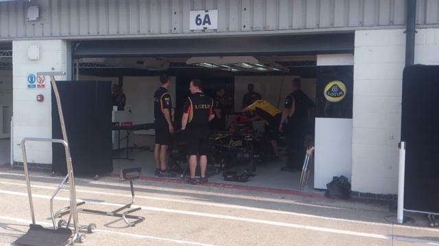 F1 young driver test 17/7/13 Silverstone Lotus pit смотреть онлайн