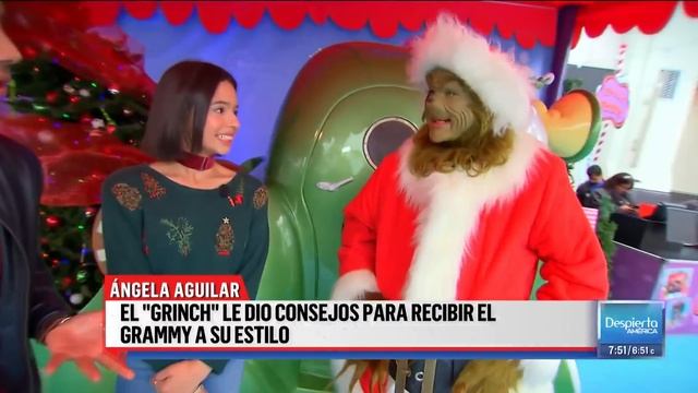¡Ángela Aguilar logra conquistar el frío corazón de 'El Grinch'! смотреть онлайн
