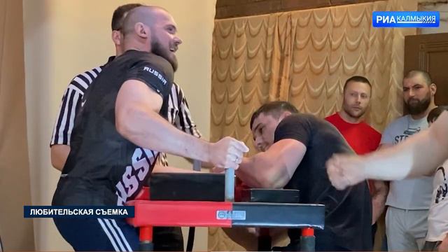 4 золота и 1 серебро у армрестлеров Калмыкии смотреть онлайн