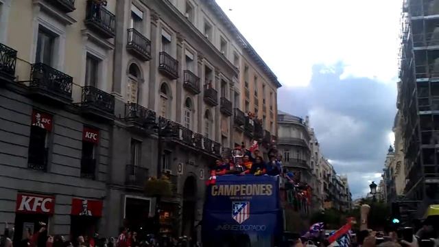 Celebraci�n atl�tico de Madrid en sol смотреть онлайн