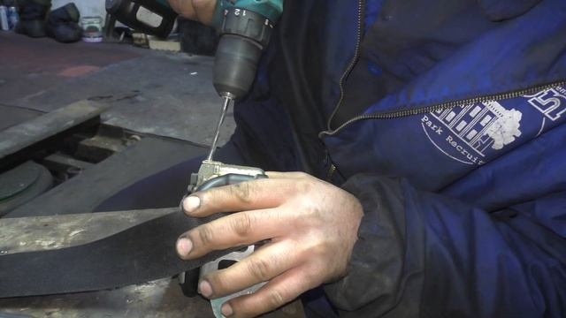 Заклинивший ремень безопасности после ДТП. Мерседес Вито. смотреть онлайн