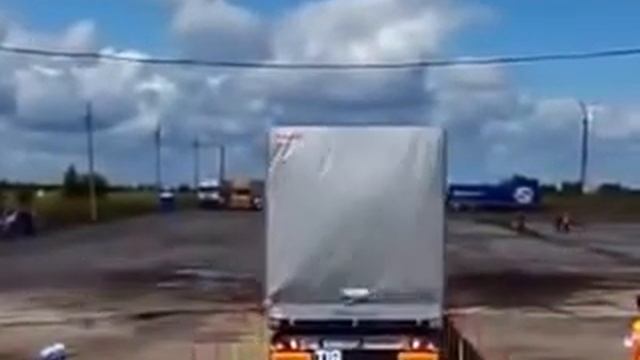 Как нужнно загонять полуприцеп фуры задом