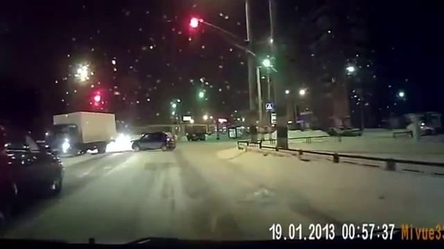 Матиз против Грузовика! Баба за рулем! смотреть онлайн