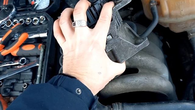 Как снять генератор, на Ауди а4, 1.6, adp. смотреть онлайн