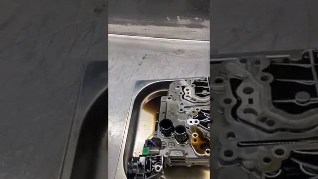Audi Q7 4M пробег 180 000 км. Обслужили коробку ZF 8HP65A со снятием мехатроника. Часть 3. смотреть онлайн
