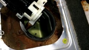 Замена топливного фильтра на Лансер 9