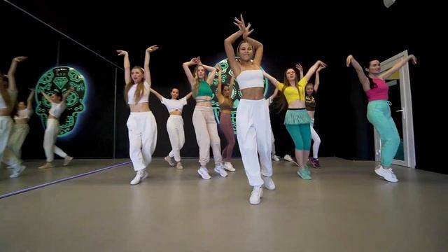 LATINA FUSION// ВИКА ТРИШИНА// KVARTAL DANCE смотреть онлайн