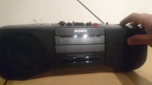 Sony CFS-B21L Portable Mini Radio Cassette Recorder Player смотреть онлайн