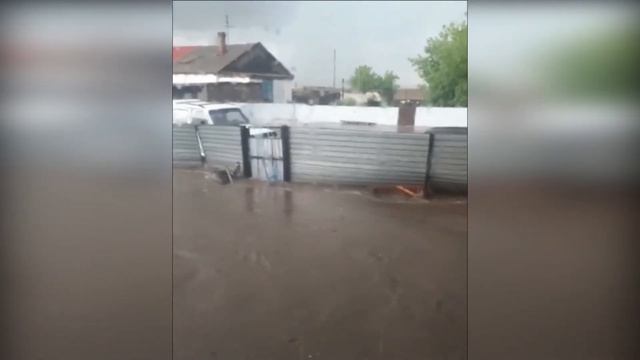 5 минут назад! Село Сенокосное уходит под воду. Карагандинская область смотреть онлайн