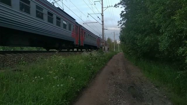 ЭТ2М-137, сообщением СПБ ладож. - Мга, проезжает на Ст. Горы смотреть онлайн