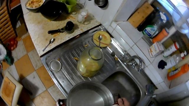 Компот из айвы. Весь процесс смотреть онлайн