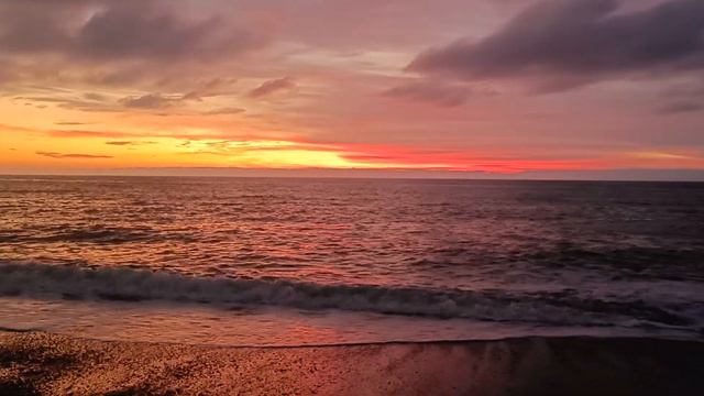 Закат на Чёрном море 🌅 Sunset on the black sea✨ смотреть онлайн