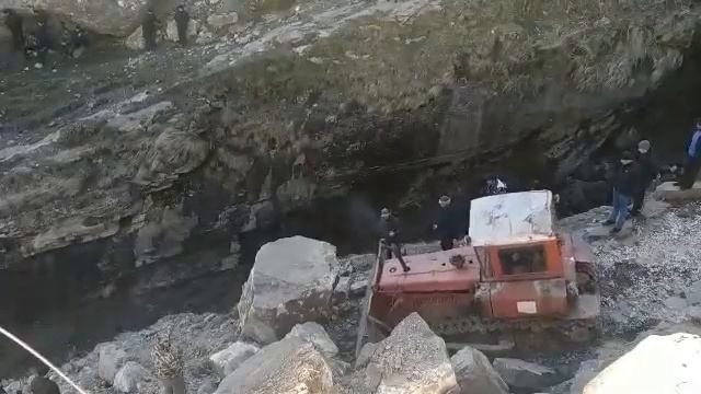 Расчистка дороги от камнепада в местности "Залардиха".11.05.2020 смотреть онлайн