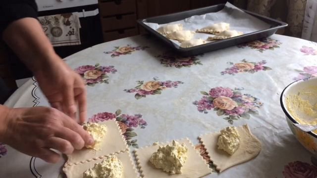 PUFF PIE WITH COTTAGE CHEESE/СЛОЁНЫЕ ПИРОЖКИ С ТВОРОГОМ смотреть онлайн