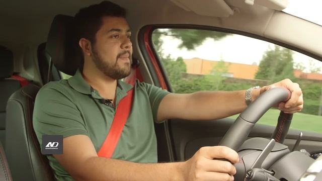 Renault Clio RS - Un exótico económico смотреть онлайн