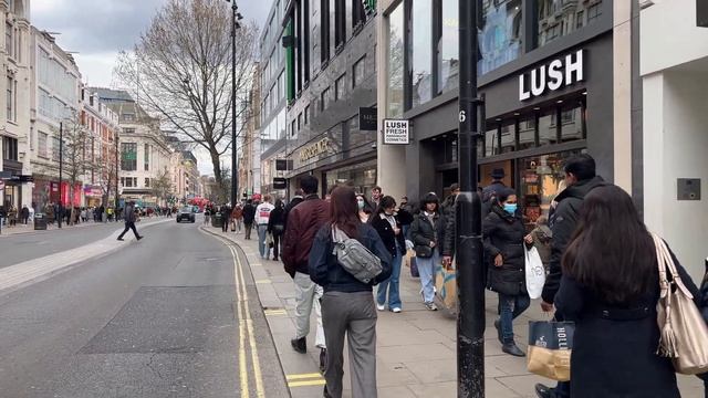 London Shopping Street Walk | Regent Street, Oxford Street Window Shopping - April 2022 [4K]