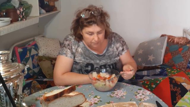 МУЖ пьёт 2 по 100, а Я ПРОДАЮ КОЛБАСУ. заказ на копчености смотреть онлайн