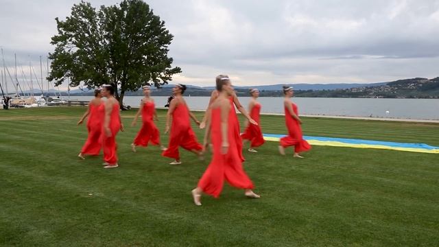 Очень красивый танец украинских девушек смотреть онлайн