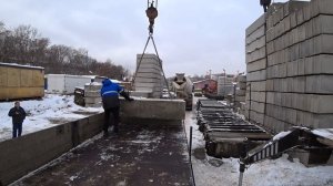 Перевозка манипулятором 14 тонн блоков и 6.5 тонн металла