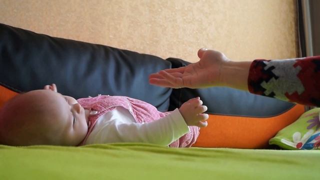 Как научить переворачиваться ребенка смотреть онлайн