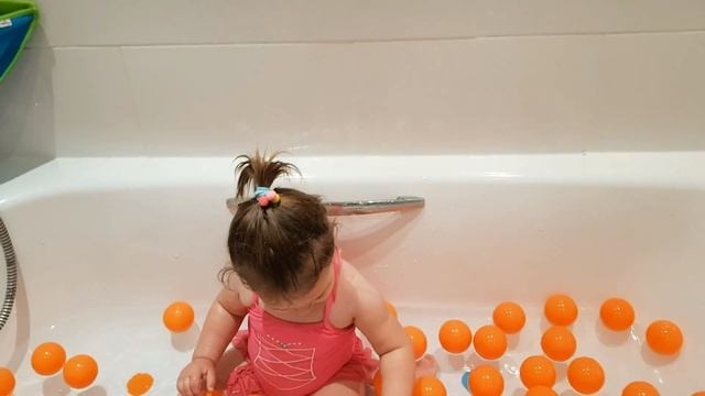 Playing with Balls at Bath Time/Kids Pool Fun Balls - Princess Swimming Costume смотреть онлайн
