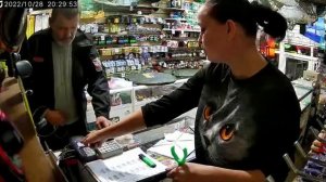 будни продавца в рыболовном магазине
