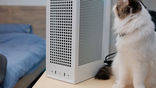 Tiny ALL AMD Small Form Factor GAMING PC BUILD! Hyte Revolt 3 смотреть онлайн