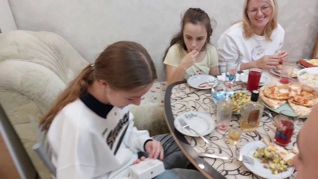 VLOG Ксюши 13 лет ! День рождение ДОЧЕНЬКИ! Happy birthday Ksyusha! смотреть онлайн