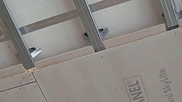 Ох уж эти потолки. Монтаж потолка в бассейне. смотреть онлайн