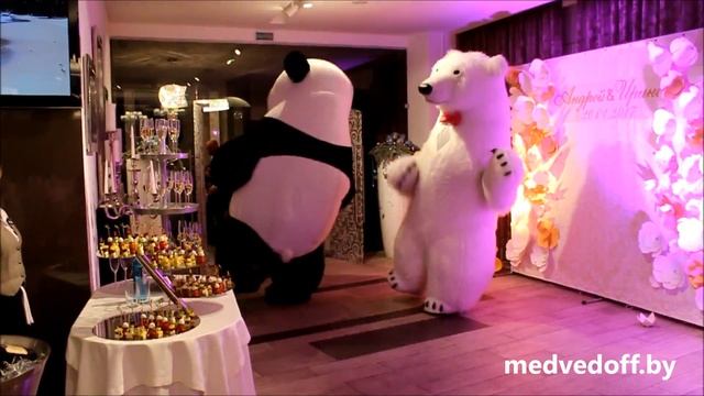 Медведи шоу на свадьбу в Минске, Беларуси. Dancing bears show смотреть онлайн