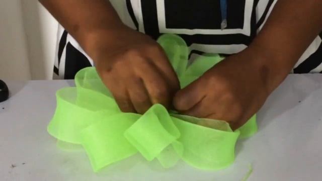 HOW TO MAKE THIS CRINOLINE FLOWER FASCINATOR смотреть онлайн