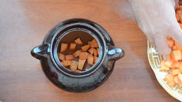 ЗАПЕКАЕМ в ГЛИНЯНОЙ ПОСУДЕ МЯСО с овощами смотреть онлайн