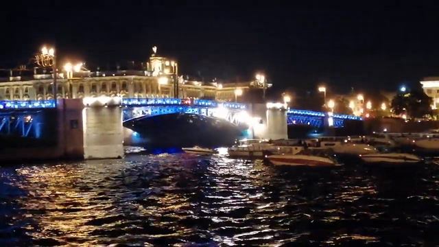 Развод моста на дворцовой площади... смотреть онлайн