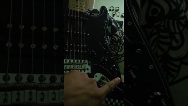 Fender strat LE standard. MIM buzzing humbucker. смотреть онлайн