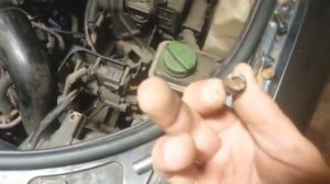 Ауди А4 2003г меняем  термостат.