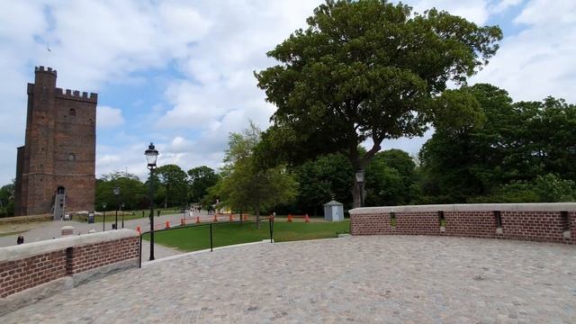 Panoramic View Of Kärnan Tower, Helsingborg- Sweden (4K UHD) смотреть онлайн