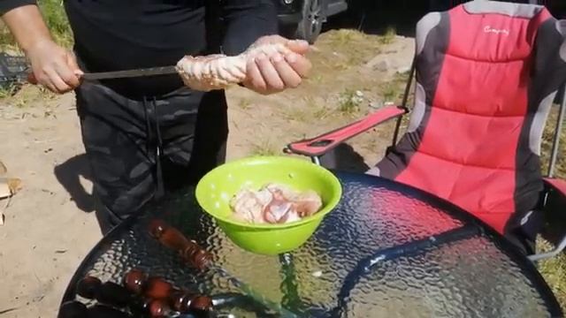 НЕВЕРОЯТНО ВКУСНАЯ ГРУДИНКА НА ШАМПУРАХ. Incredibly tasty brisket on the grill смотреть онлайн