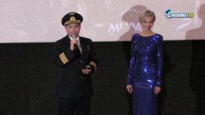 Лётчик-герой Дамир Юсупов и Полина Максимова на премьере фильма «На солнце, вдоль рядов кукурузы»