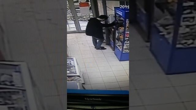 ВОР ! Украл денег у ящик для сбора пожертвований смотреть онлайн