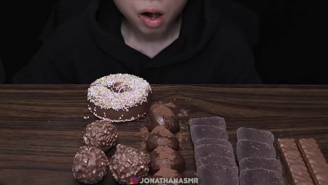 ASMR CHOCOLATE ICE CREAM DESSERT MUKBANG（REESE'S, FERRERO ROCHER, POLS）초콜릿 먹방｜咀嚼音 大食い EATING SOUNDS
