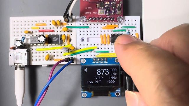 NE602 + SI5351 + LM386 Simple Receiver смотреть онлайн
