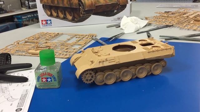 Building Tamiya 's  1/35  Panther D  Tank From Start To Finish, Tamiya 35345
